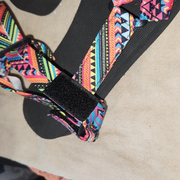 Sandals - Picture 3 of 8